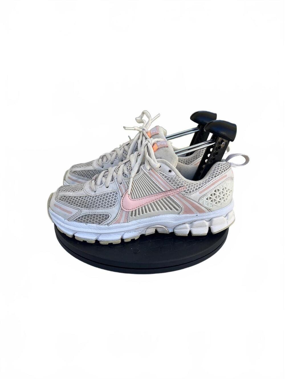 Nike Vomero Low Top Sneakers White Pink Mesh Synthetic Size 3.5Y Shoes